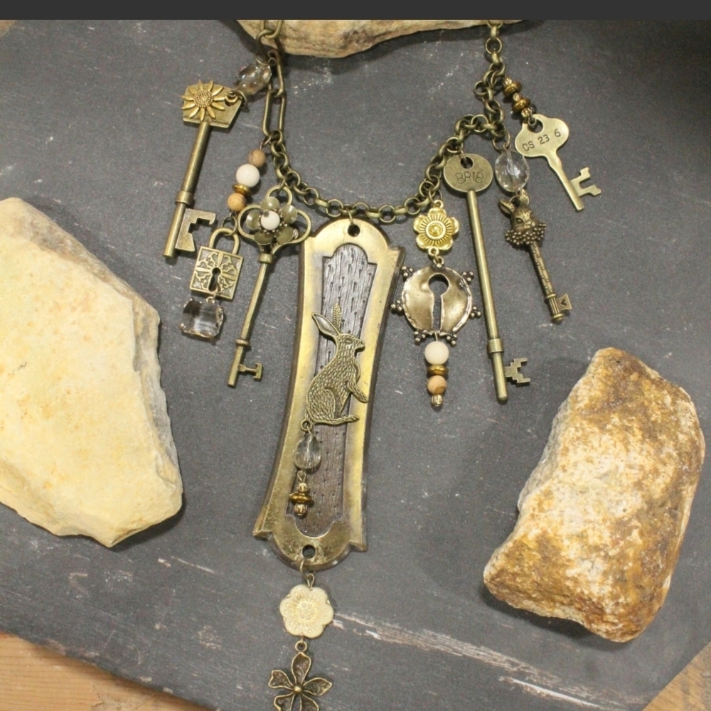 ✨PRICE DROP✨1 LEFT✨ NEW The Hasty Hare Charm Statement Necklace Brass Key Charm - Picture 3 of 6